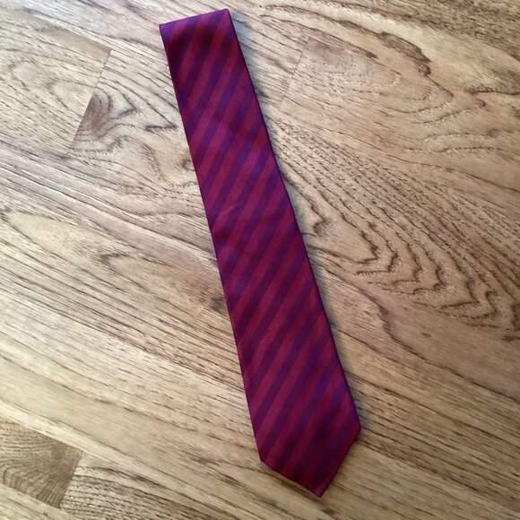 BURBERRY LONDON MEN'S CLASSIC STRIPED SILK TIE PREPPY PARTY COCKTAIL HOMECOMING - Picture 1 of 3